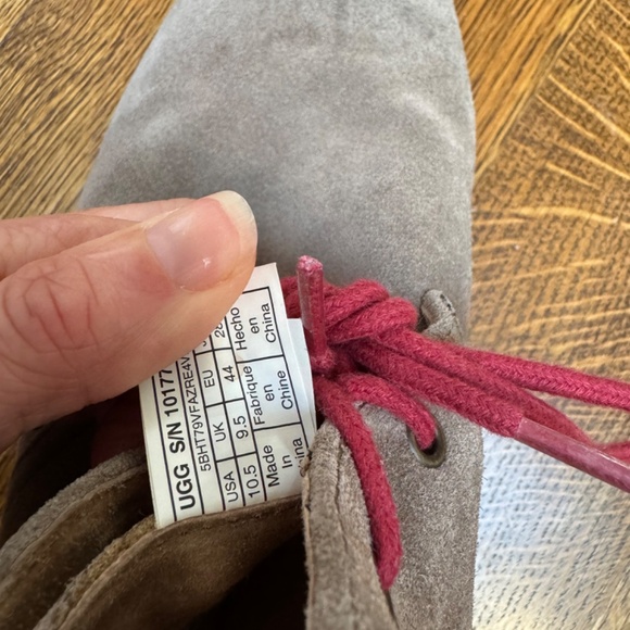 UGG Men\'s Leighton Chukka Boot Gray and Red Boots size 10.5